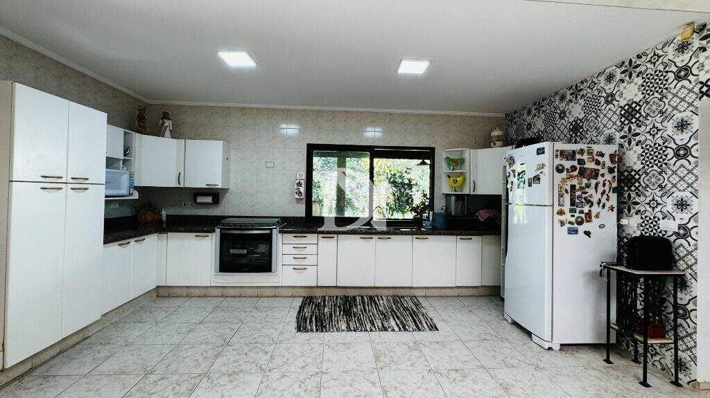 Casa em condomínio à venda no Condomínio Monte Belo: 