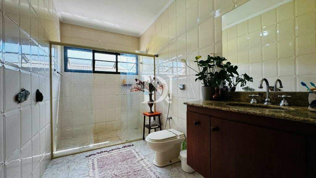 Casa em condomínio à venda no Condomínio Monte Belo: 