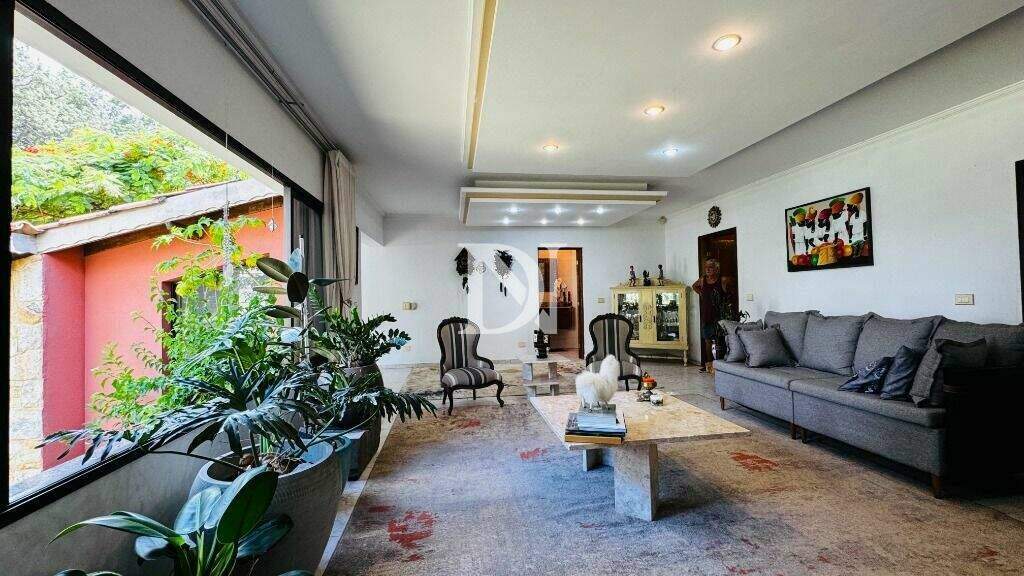 Casa em condomínio à venda no Condomínio Monte Belo: 
