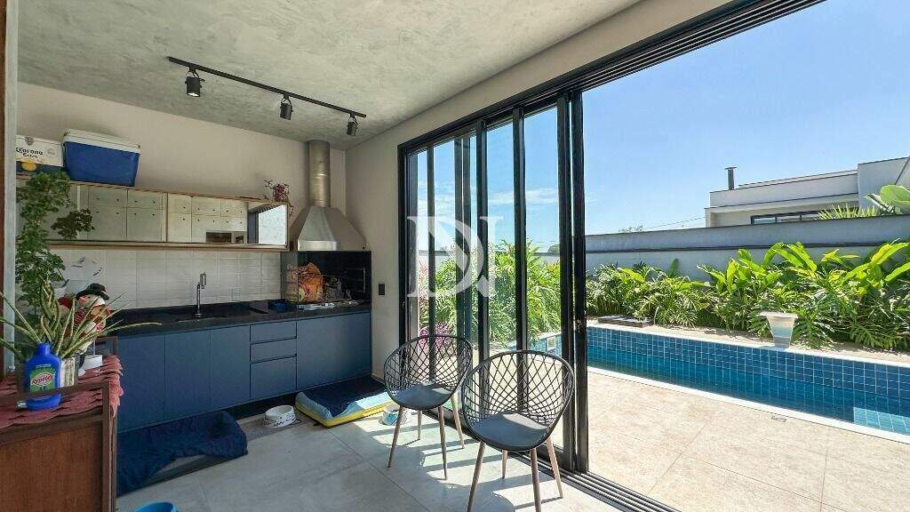 Casa em condomínio à venda no Jardim Buru: 