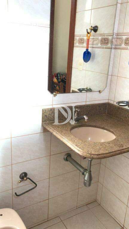 Casa em condomínio à venda no Condomínio Campos de Santo Antônio: 