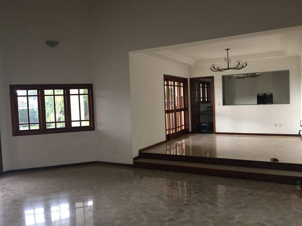 Casa em condomínio à venda no Parque Village Castelo: 