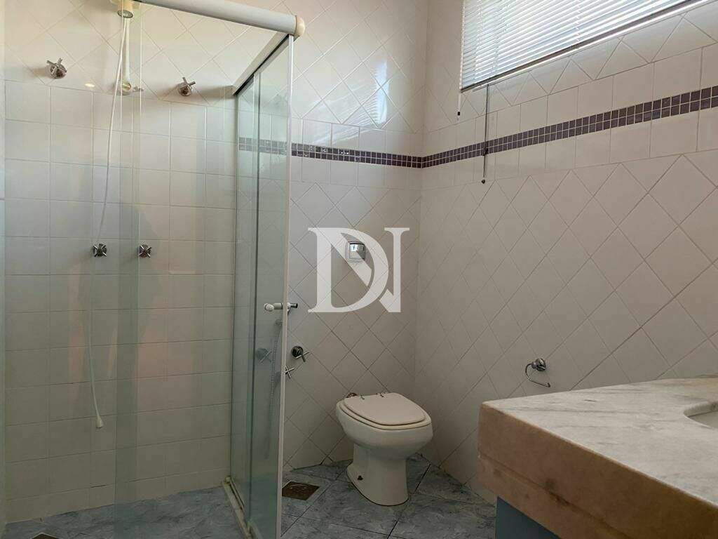 Casa em condomínio à venda no Jardim Theodora: 