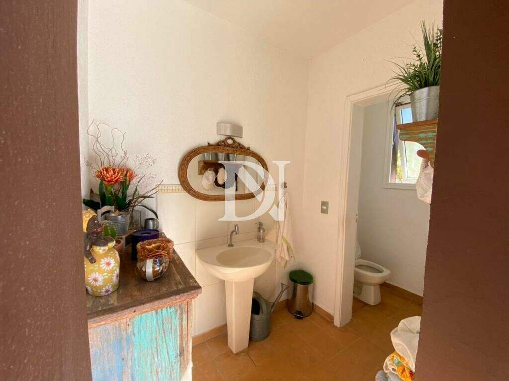 Casa em condomínio à venda no Jardim Theodora: 