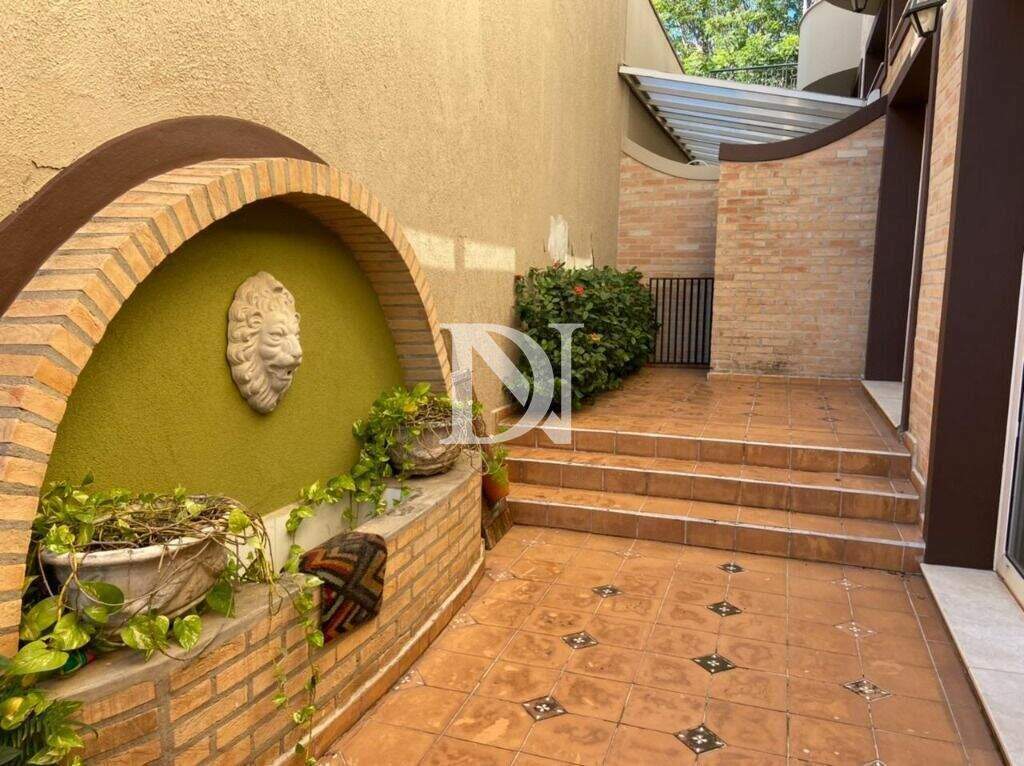 Casa em condomínio à venda no Jardim Theodora: 