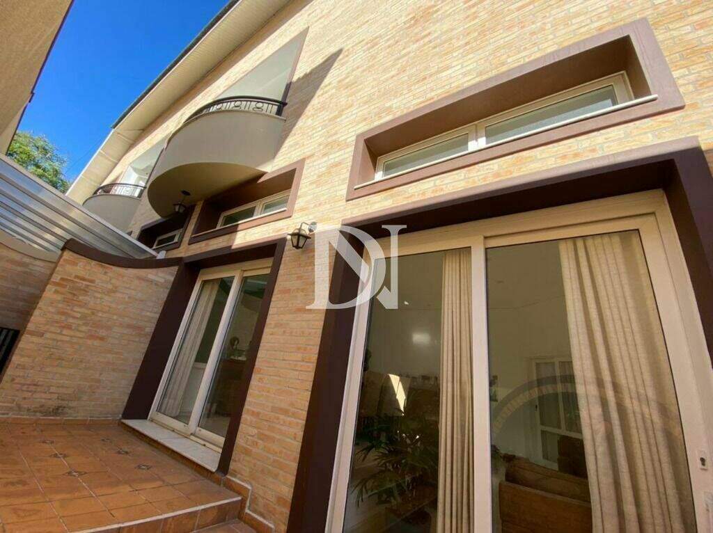Casa em condomínio à venda no Jardim Theodora: 