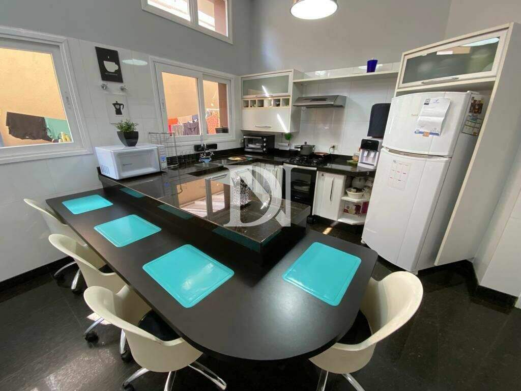 Casa em condomínio à venda no Jardim Theodora: 