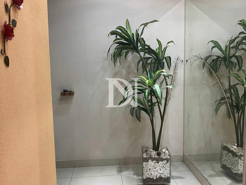 Casa em condomínio à venda no Jardim Theodora: 