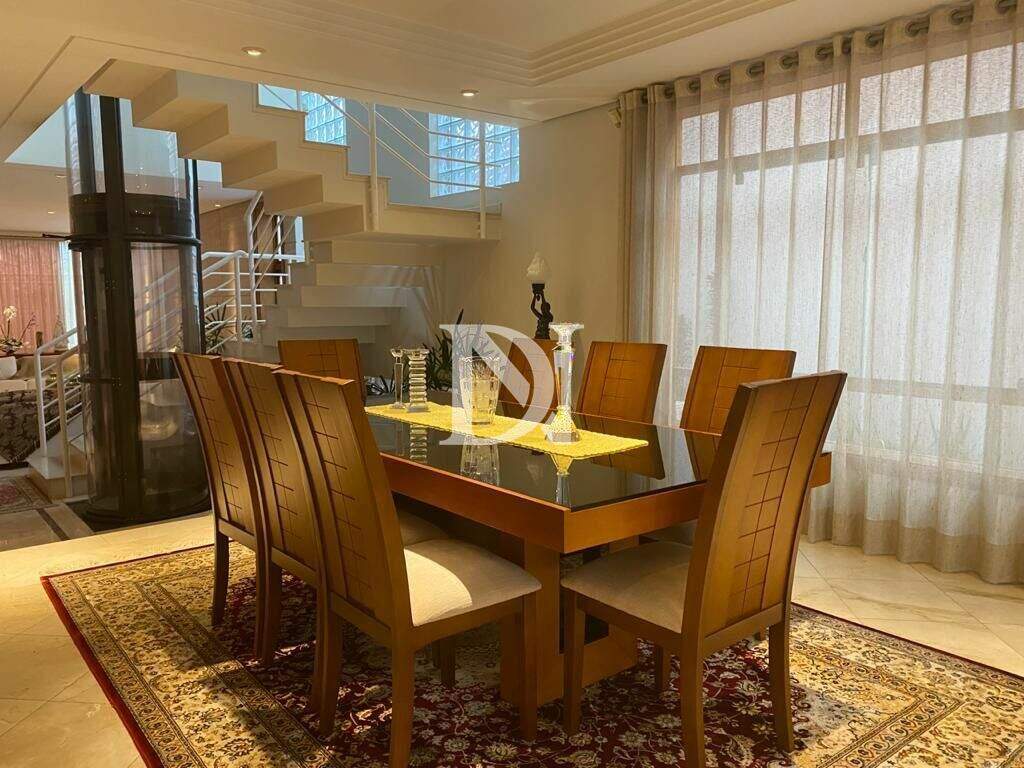 Casa em condomínio à venda no Jardim Theodora: 