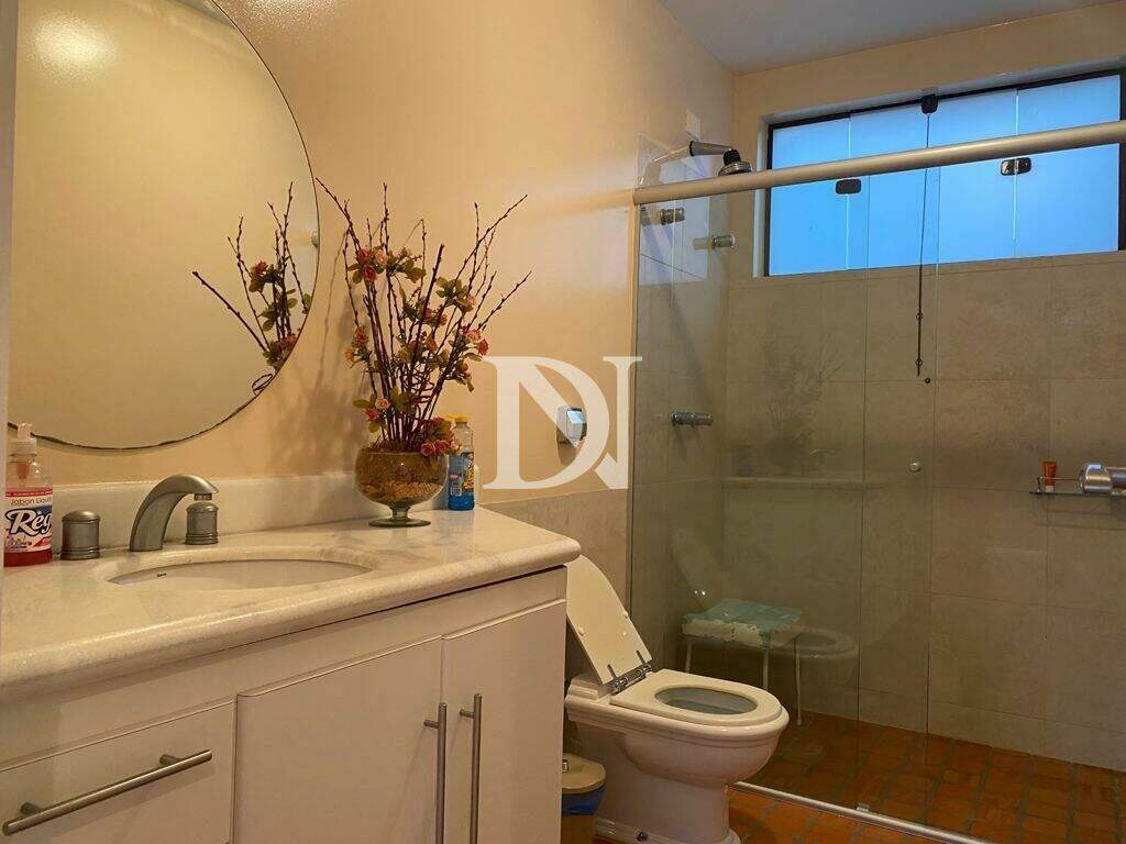 Casa em condomínio à venda no Jardim Theodora: 
