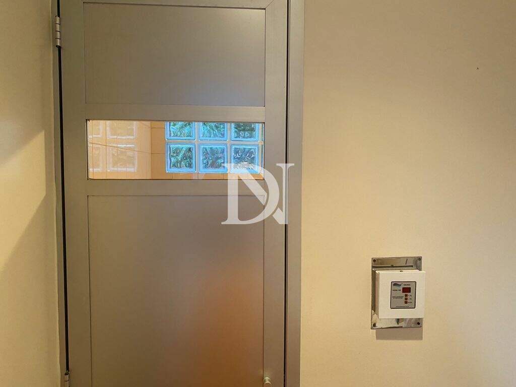 Casa em condomínio à venda no Jardim Theodora: 