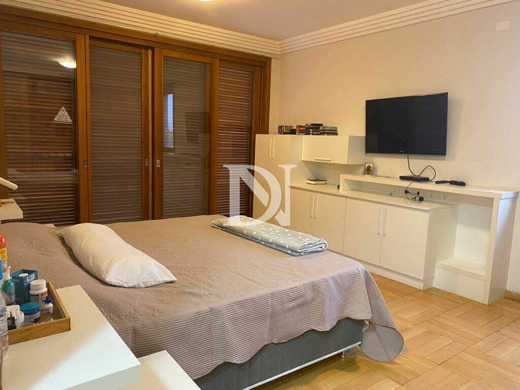 Casa em condomínio à venda no Jardim Theodora: 