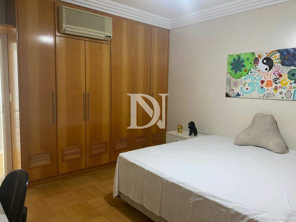Casa em condomínio à venda no Jardim Theodora: 