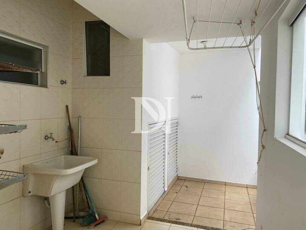 Casa em condomínio à venda no Jardim Theodora: 