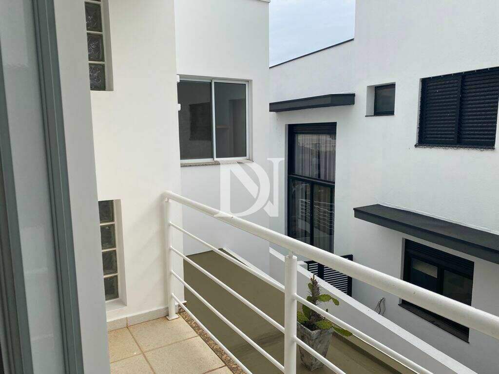 Casa em condomínio à venda no Jardim Theodora: 