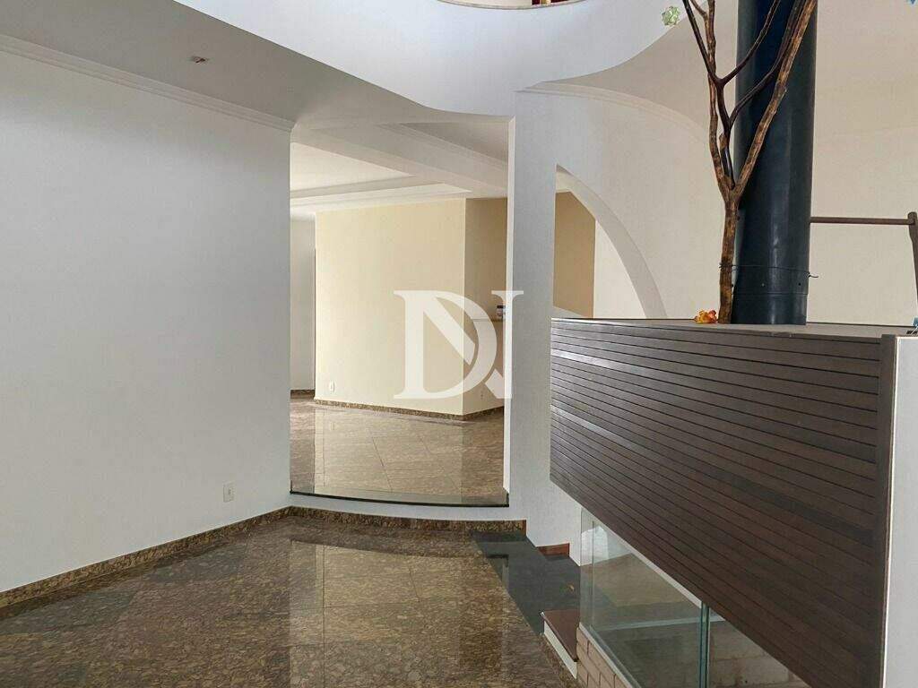 Casa em condomínio à venda no Jardim Theodora: 
