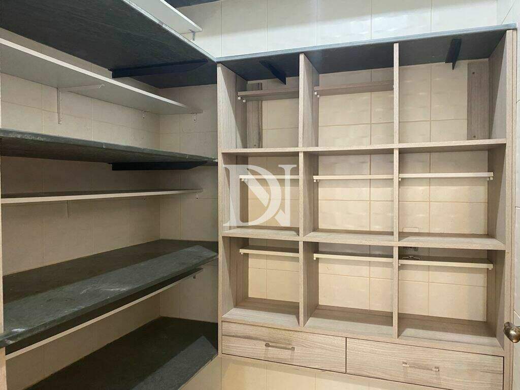 Casa em condomínio à venda no Jardim Theodora: 