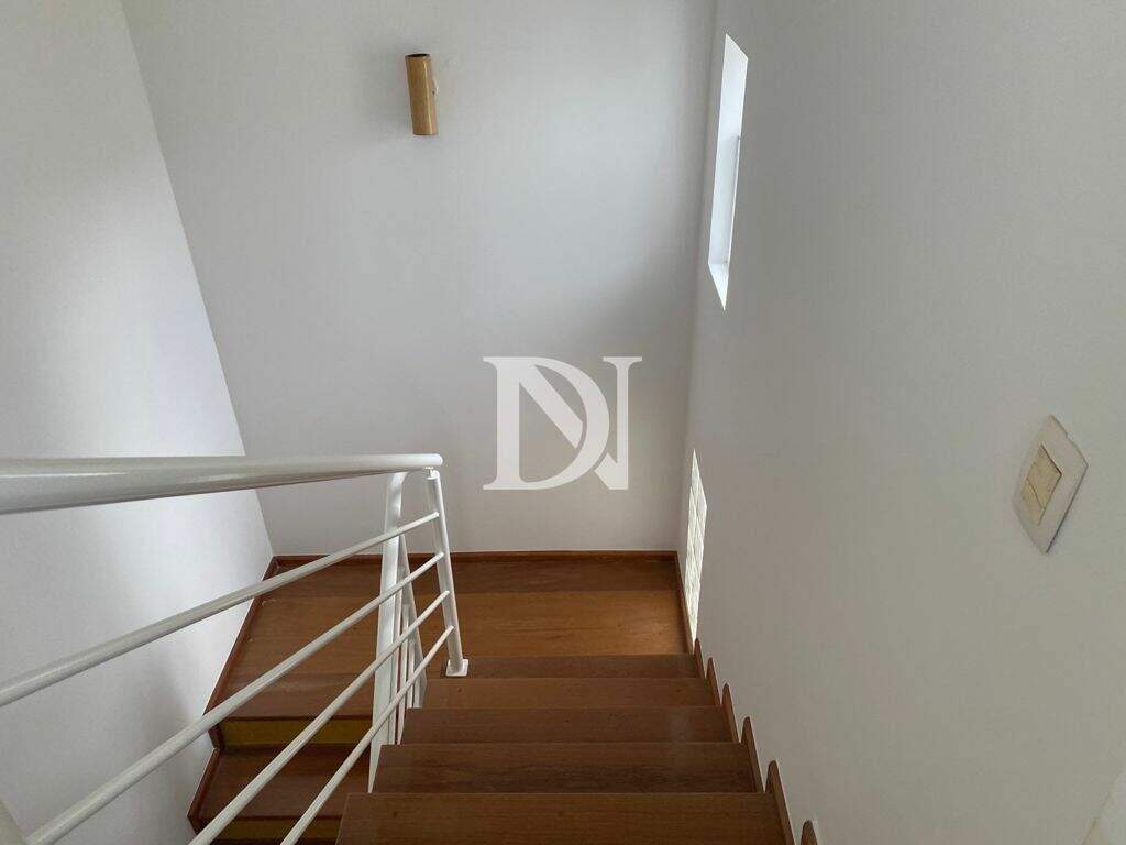 Casa em condomínio à venda no Jardim Theodora: 