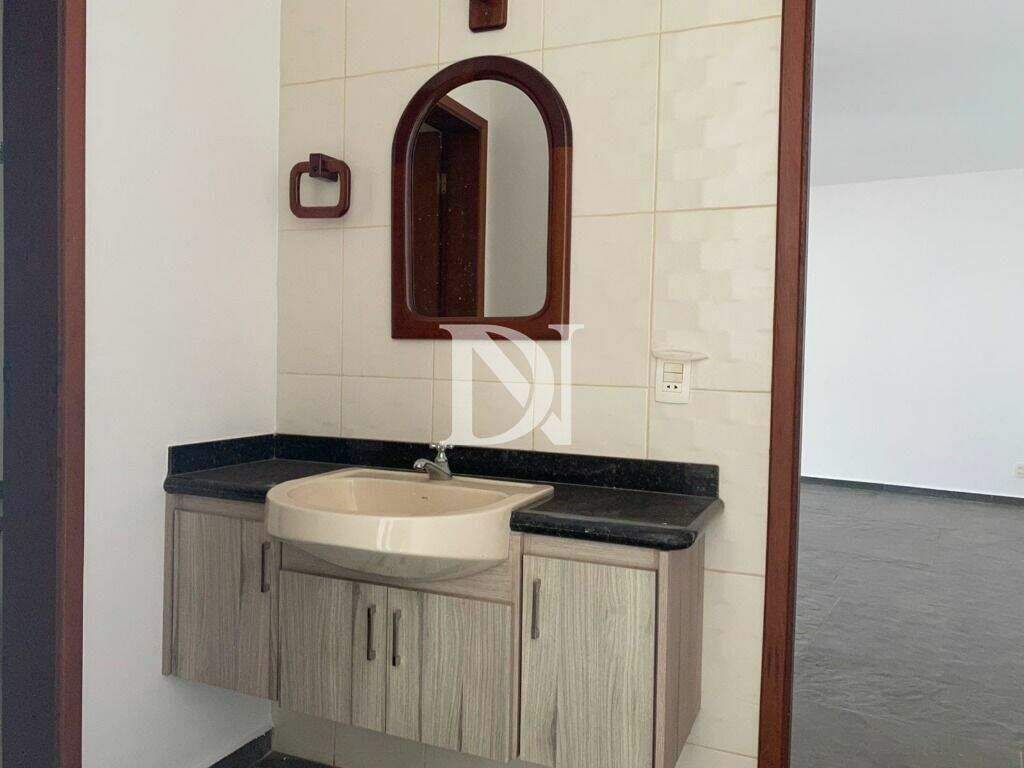 Casa em condomínio à venda no Jardim Theodora: 