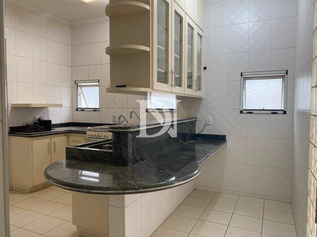 Casa em condomínio à venda no Jardim Theodora: 