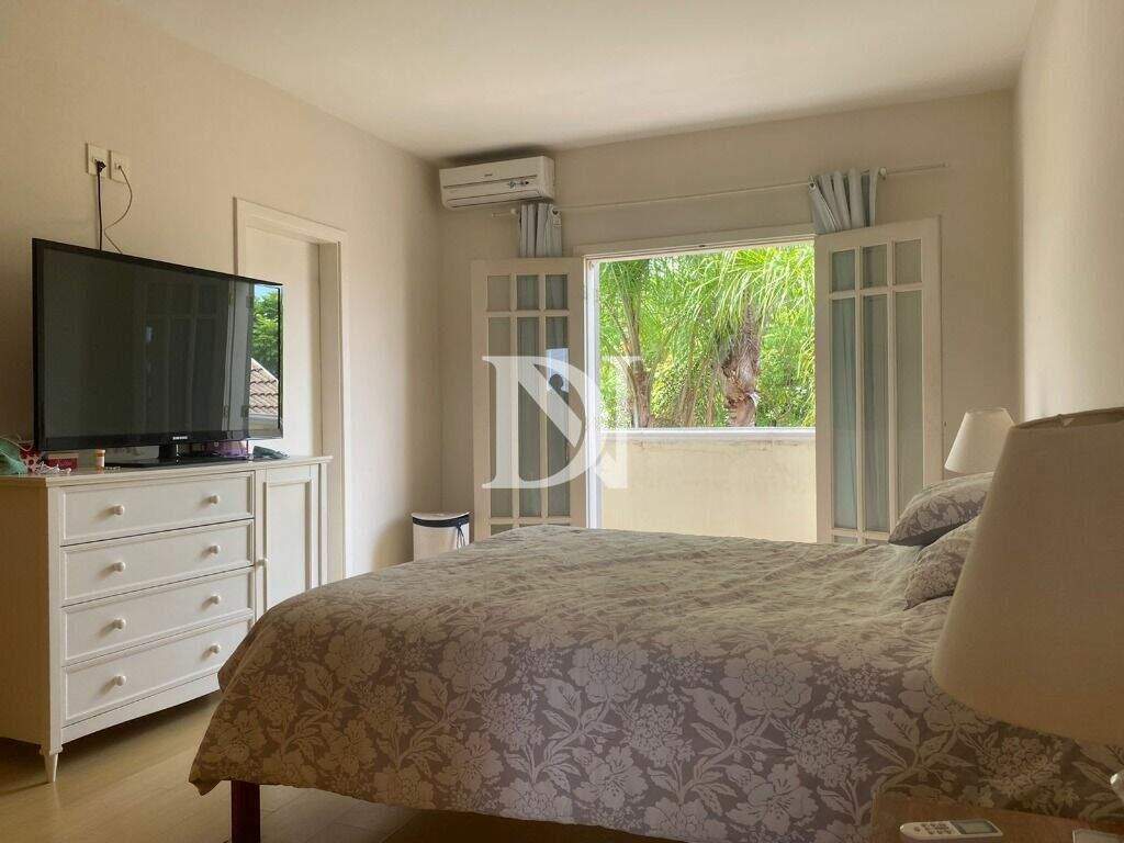 Casa em condomínio à venda no Jardim Theodora: 