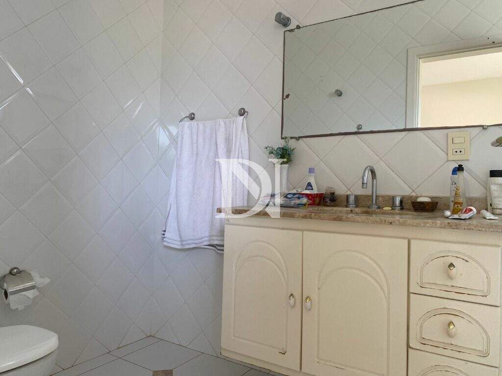 Casa em condomínio à venda no Jardim Theodora: 