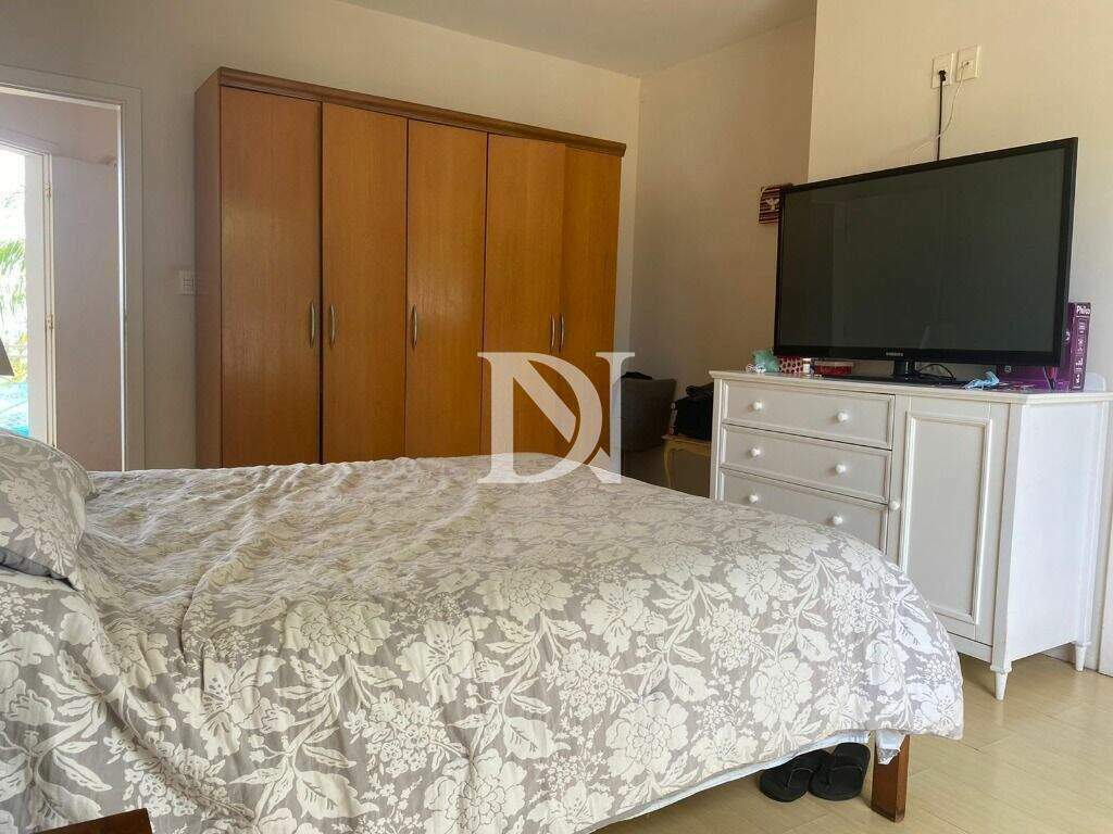 Casa em condomínio à venda no Jardim Theodora: 