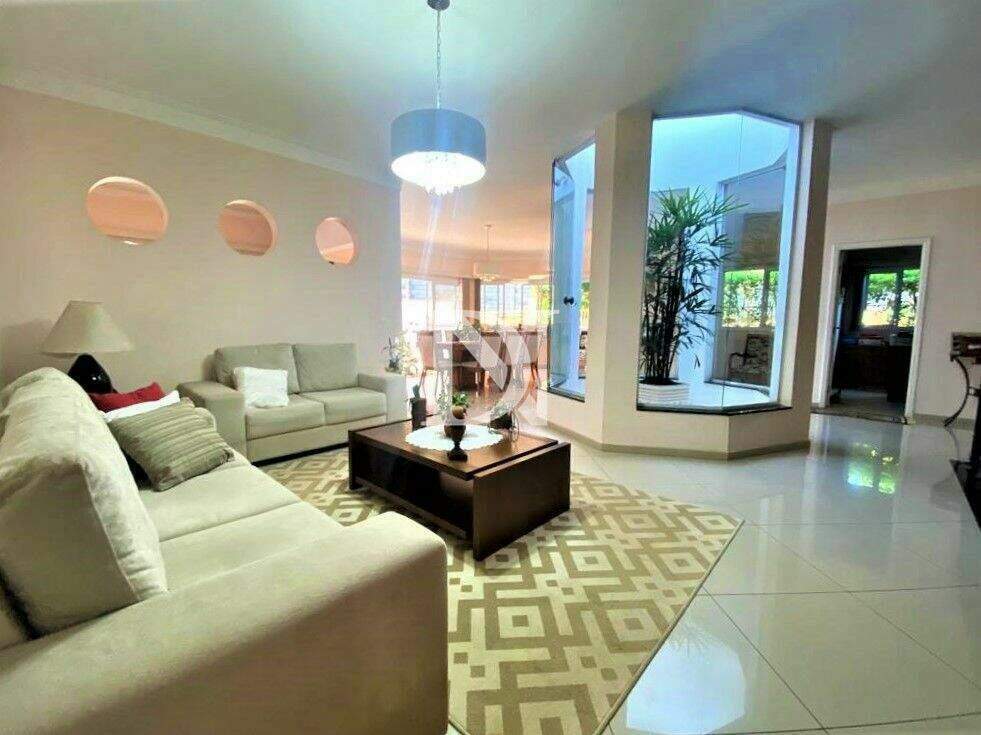 Casa em condomínio à venda no Jardim Theodora: 