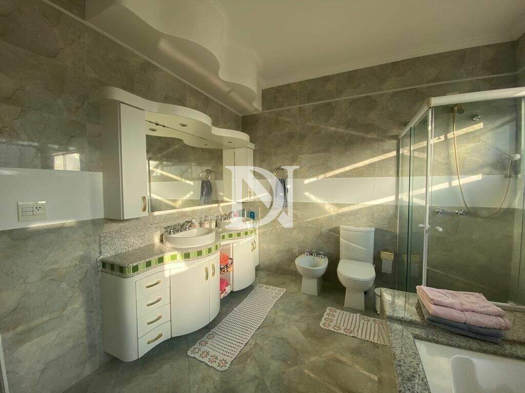 Casa em condomínio à venda no Jardim Theodora: 
