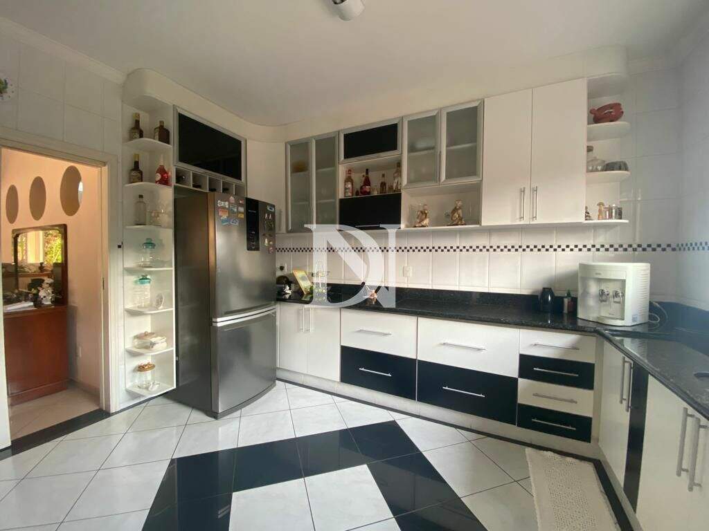 Casa em condomínio à venda no Jardim Theodora: 