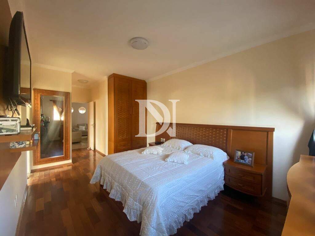 Casa em condomínio à venda no Jardim Theodora: 