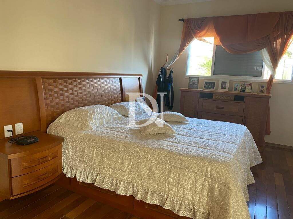 Casa em condomínio à venda no Jardim Theodora: 