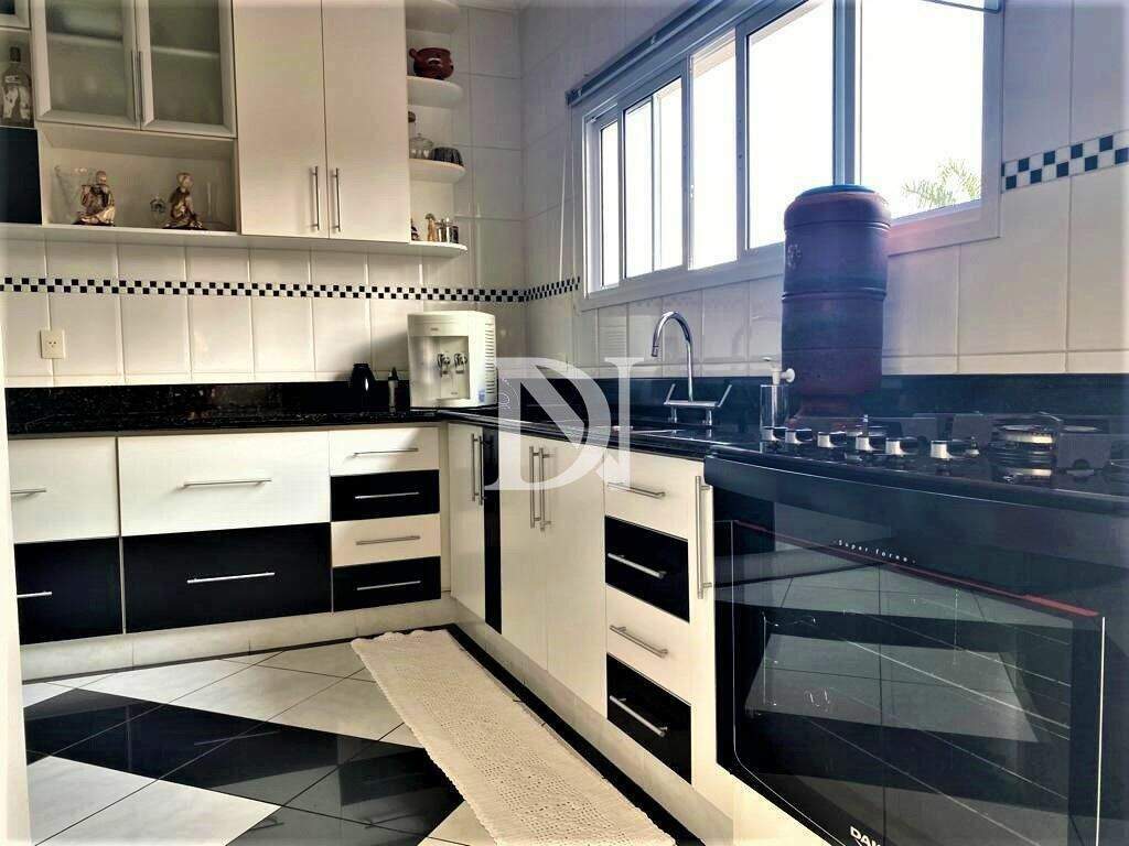 Casa em condomínio à venda no Jardim Theodora: 