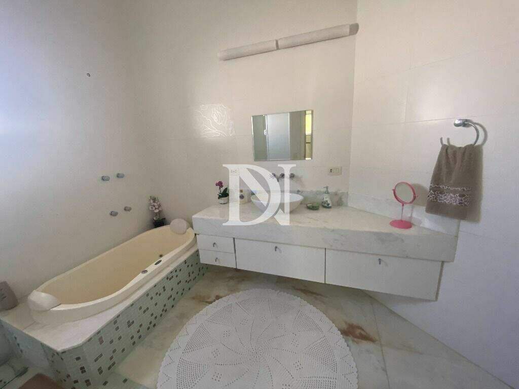 Casa em condomínio à venda no Jardim Theodora: 