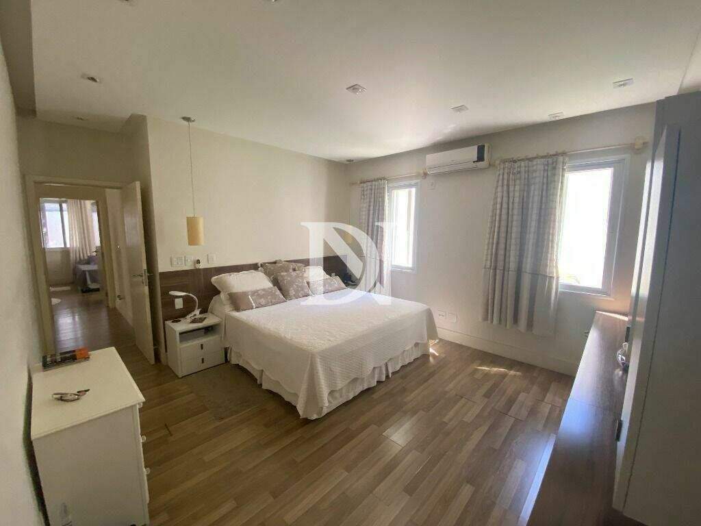 Casa em condomínio à venda no Jardim Theodora: 