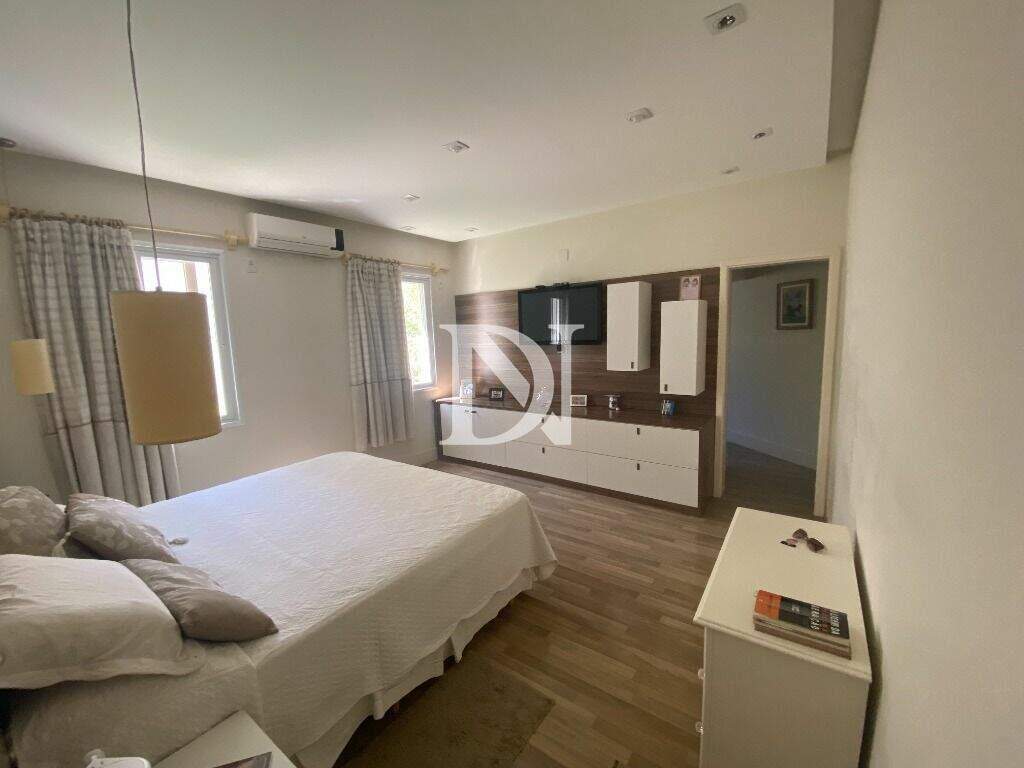 Casa em condomínio à venda no Jardim Theodora: 