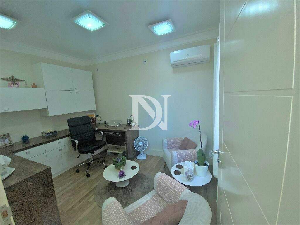 Casa em condomínio à venda no Jardim Theodora: 