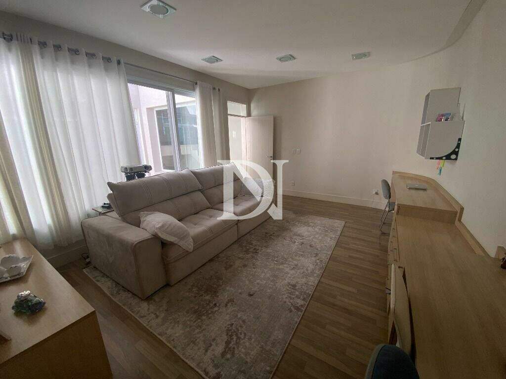 Casa em condomínio à venda no Jardim Theodora: 