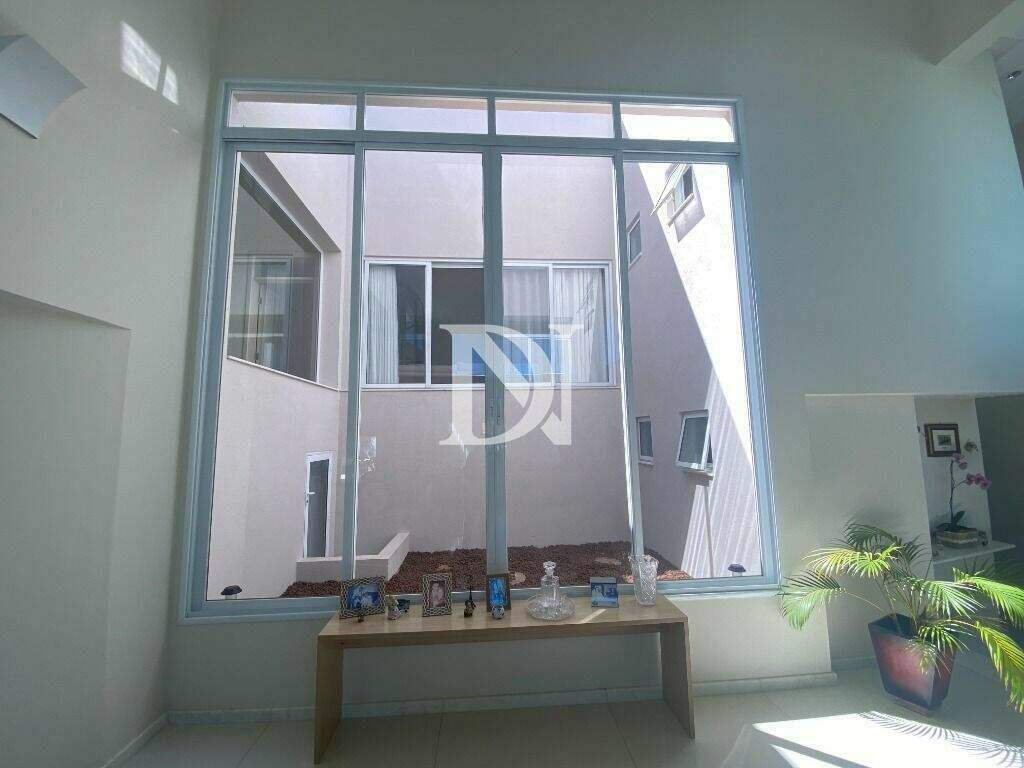 Casa em condomínio à venda no Jardim Theodora: 
