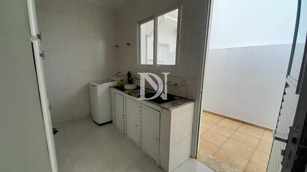 Casa em condomínio à venda no Condomínio Jardim Theodora: 