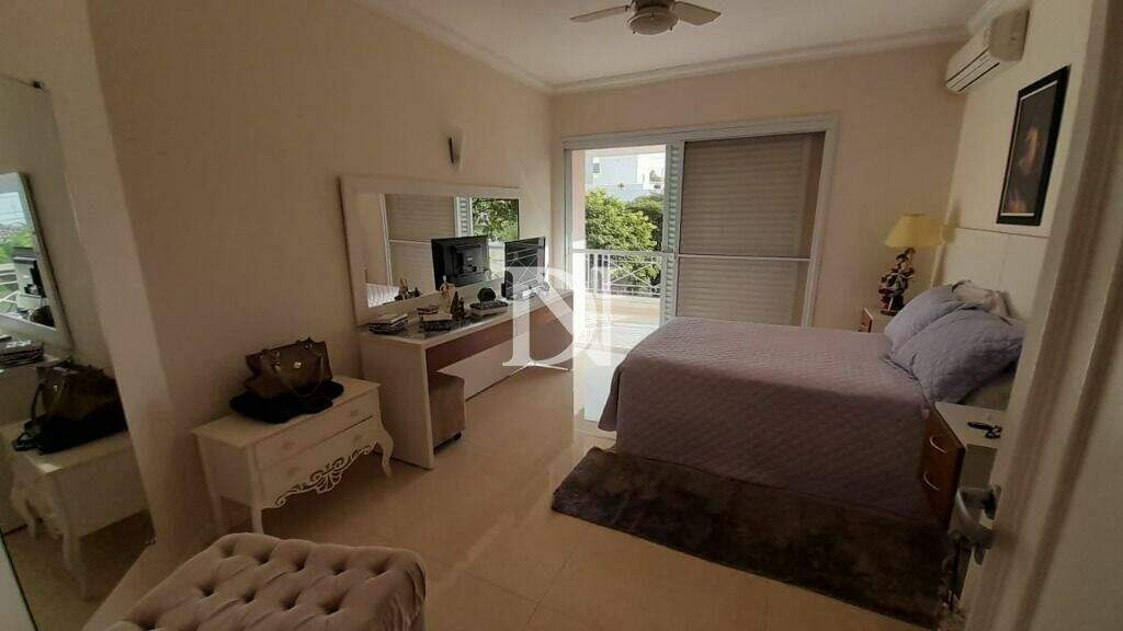 Casa em condomínio à venda no Condomínio Jardim Theodora: 