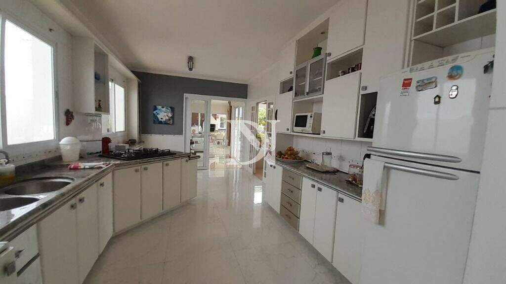 Casa em condomínio à venda no Condomínio Jardim Theodora: 