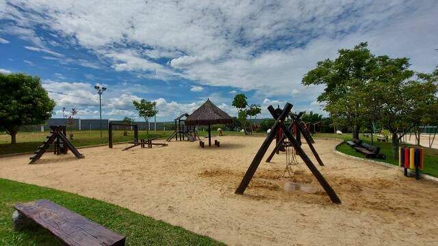 Terreno em condomínio à venda no Condomínio Village Castelo: 