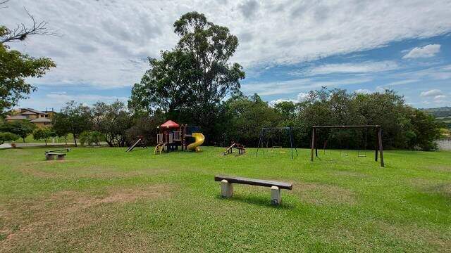 Terreno em condomínio à venda no Condomínio Village Castelo: 