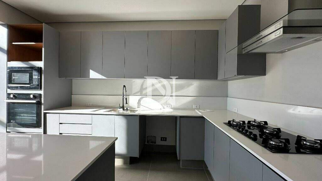 Casa em condomínio à venda no Jardim Buru: 
