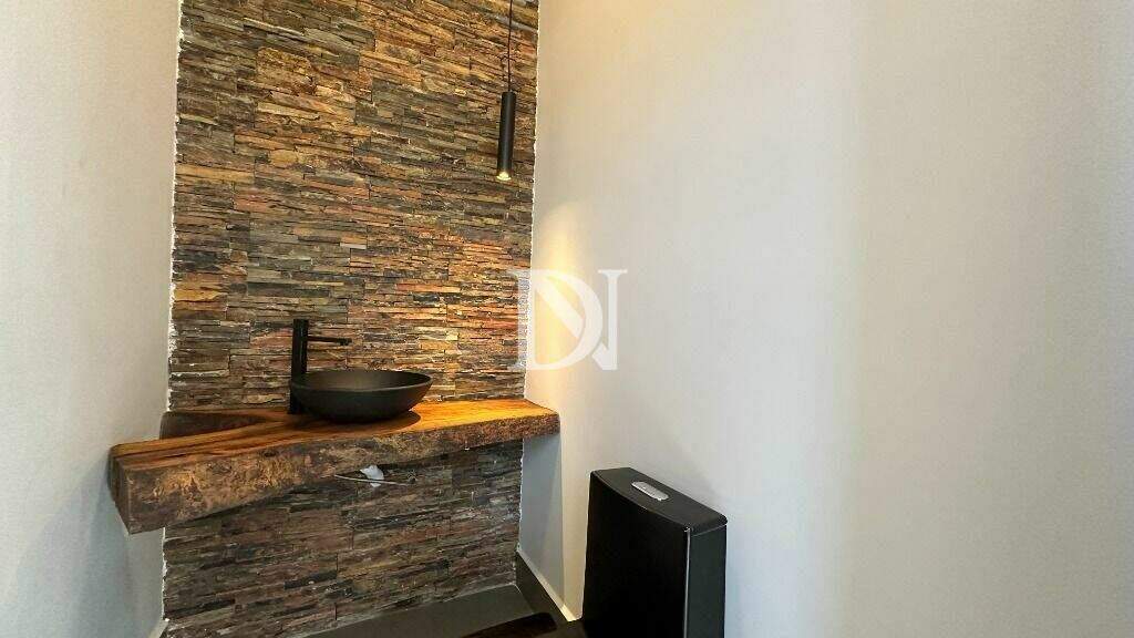 Casa em condomínio à venda no Jardim Buru: 