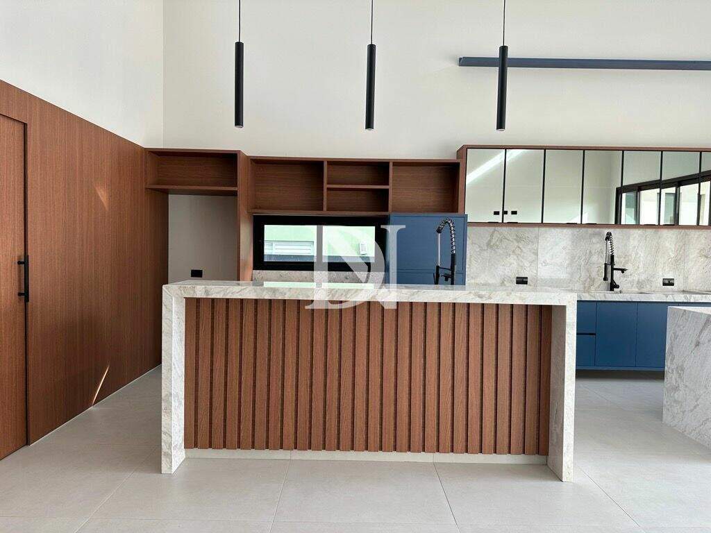 Casa em condomínio à venda no Jardim Buru: 