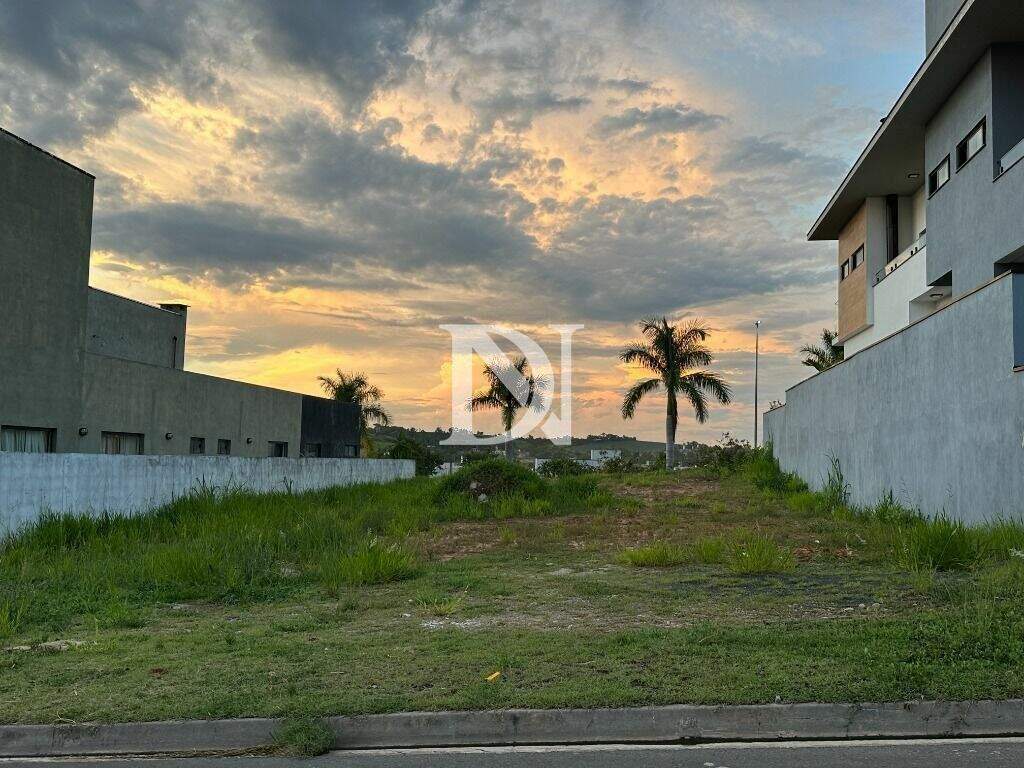 Terreno em condomínio à venda no Jardim Buru: 