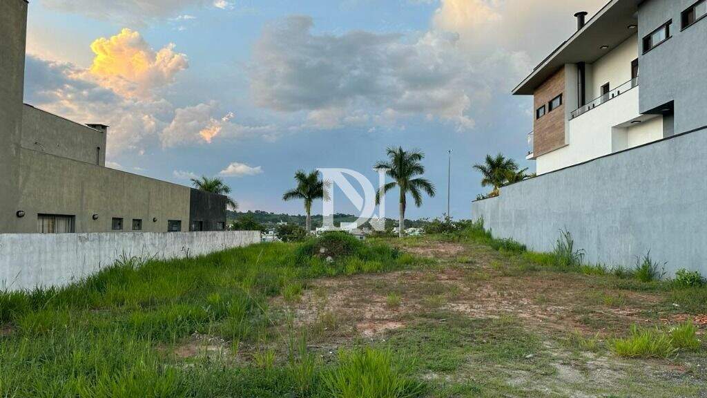 Terreno em condomínio à venda no Jardim Buru: 