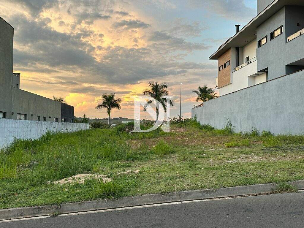 Terreno em condomínio à venda no Jardim Buru: 